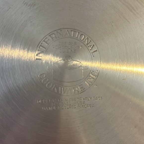 Stainless Steel Triply 2 Quart saucepan - Picture 6 of 7